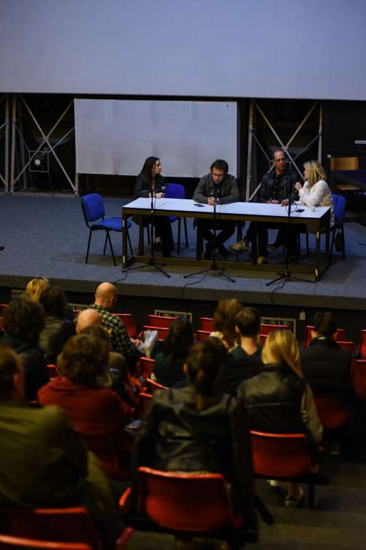 27.2. Filmovi  „Radnička klasa ide u pakao“ i  „Samo kad se smejem“ na FDU