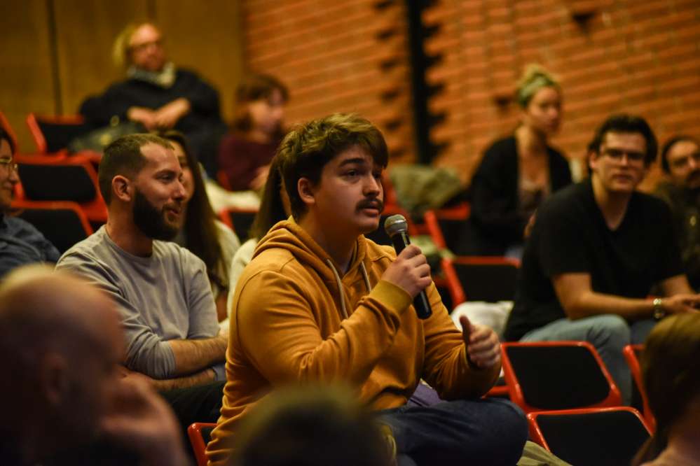 27.2. Filmovi  „Radnička klasa ide u pakao“ i  „Samo kad se smejem“ na FDU