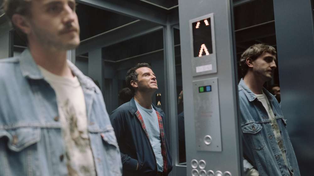 Paul Mescal and Andrew Scott in ALL OF US STRANGERS. Photo by Chris Harris. Courtesy of Searchlight Pictures. © 2023 Searchlight Pictures All Rights Reserved.